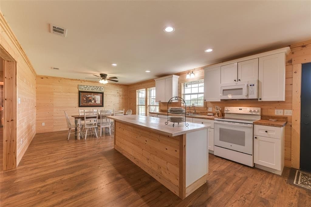 83 acres in Henderson County gallery image 4