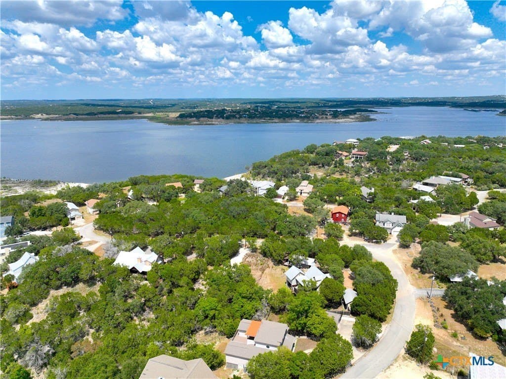 0.91 acres in Comal County - photo 4