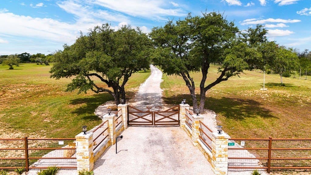 33.35 acres in Bandera County - photo 6