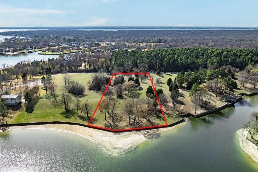 1.62 acres in Henderson County gallery image 2