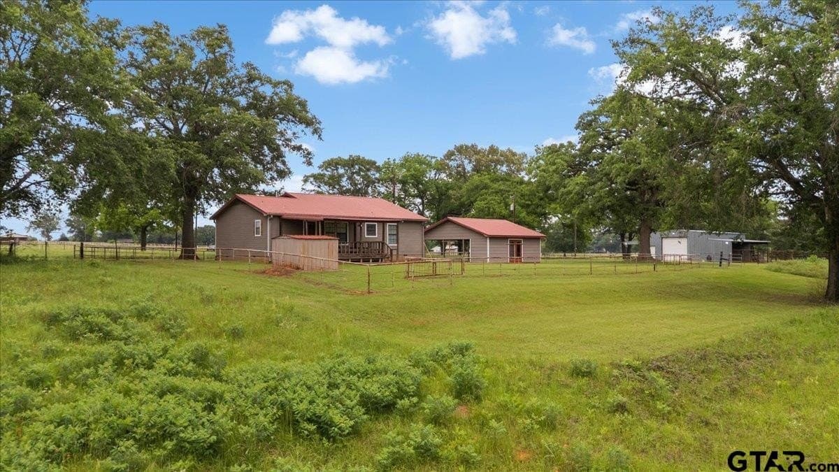 10.61 acres in Smith County gallery image 3