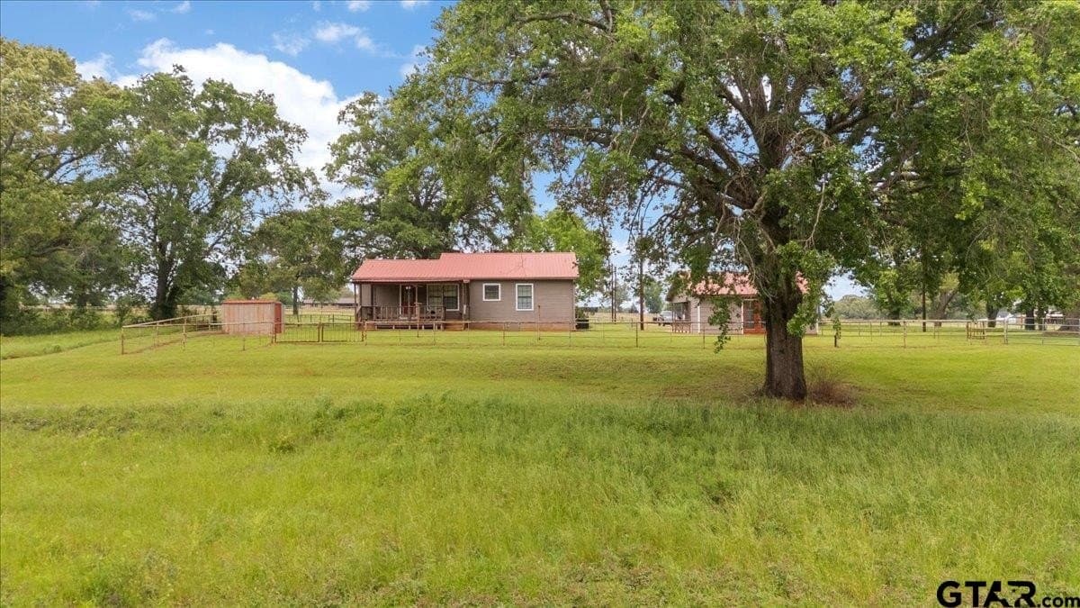 10.61 acres in Smith County gallery image 4
