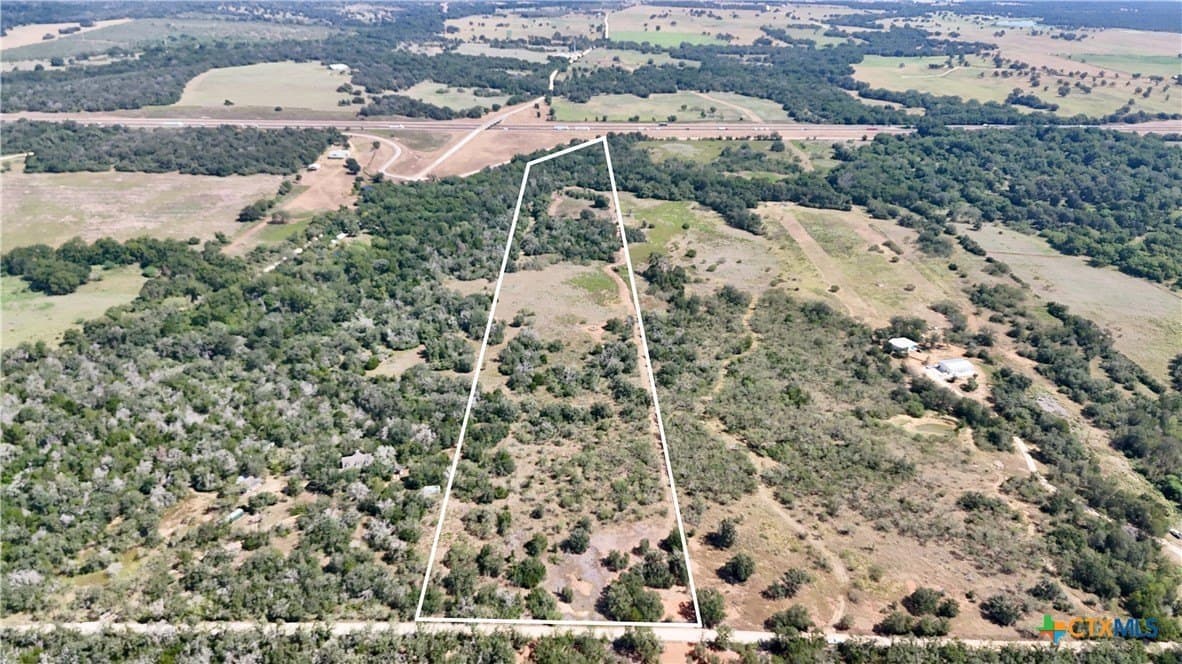 18.27 acres in Gonzales County - photo 2