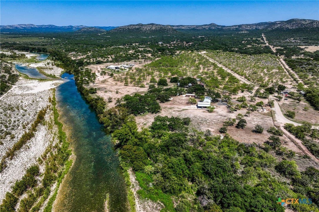 10 acres in Uvalde County