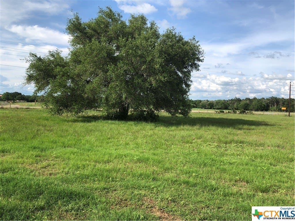 1.04 acres in Lavaca County