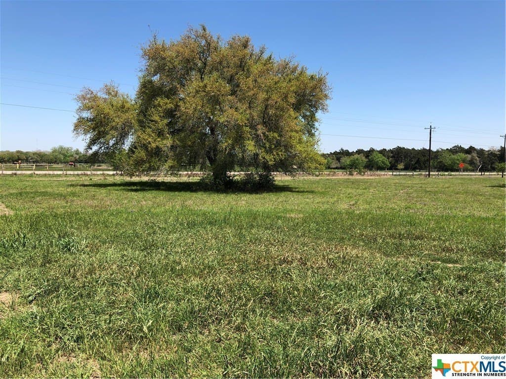 1.04 acres in Lavaca County gallery image 2