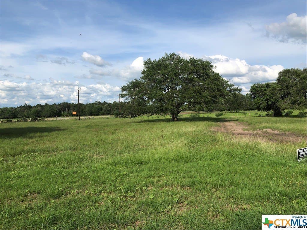 1.04 acres in Lavaca County gallery image 4