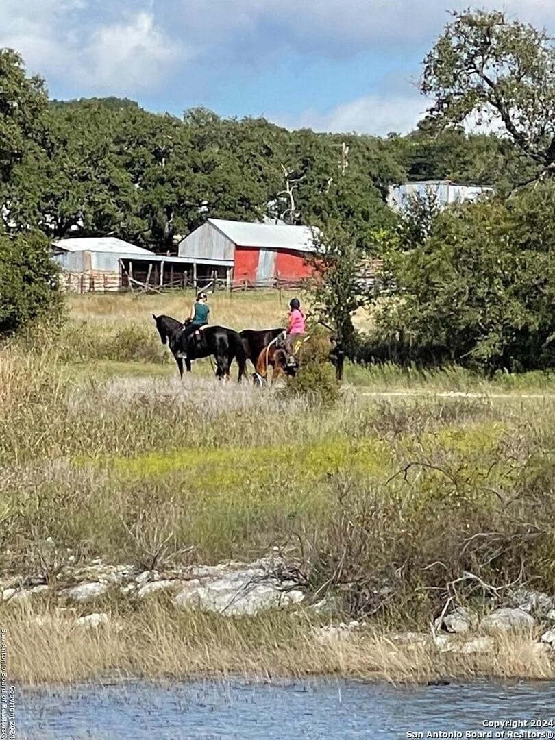 3.28 acres in Comal County gallery image 4