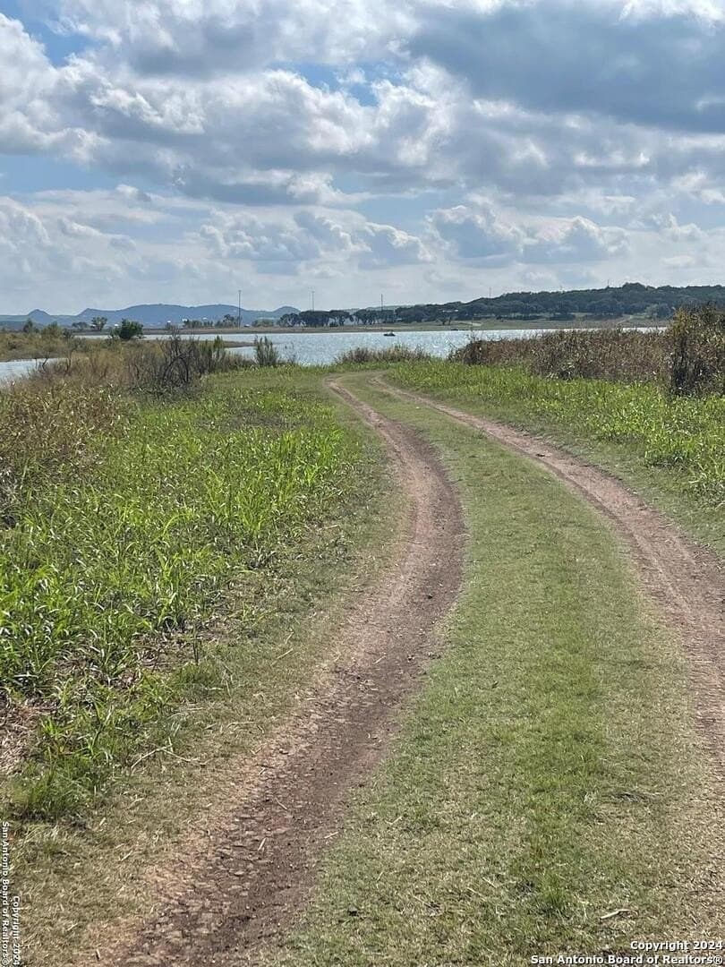 3.28 acres in Comal County gallery image 3