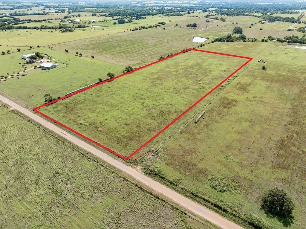 9.99 acres in Fayette County