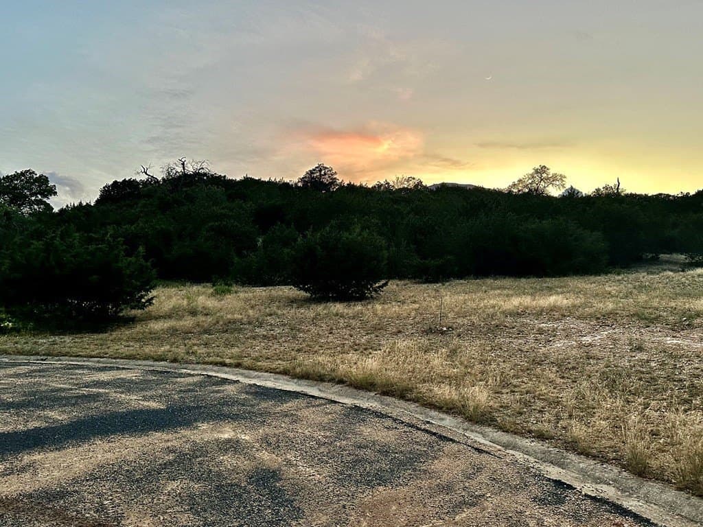 1.9 acres in Kerr County gallery image 3