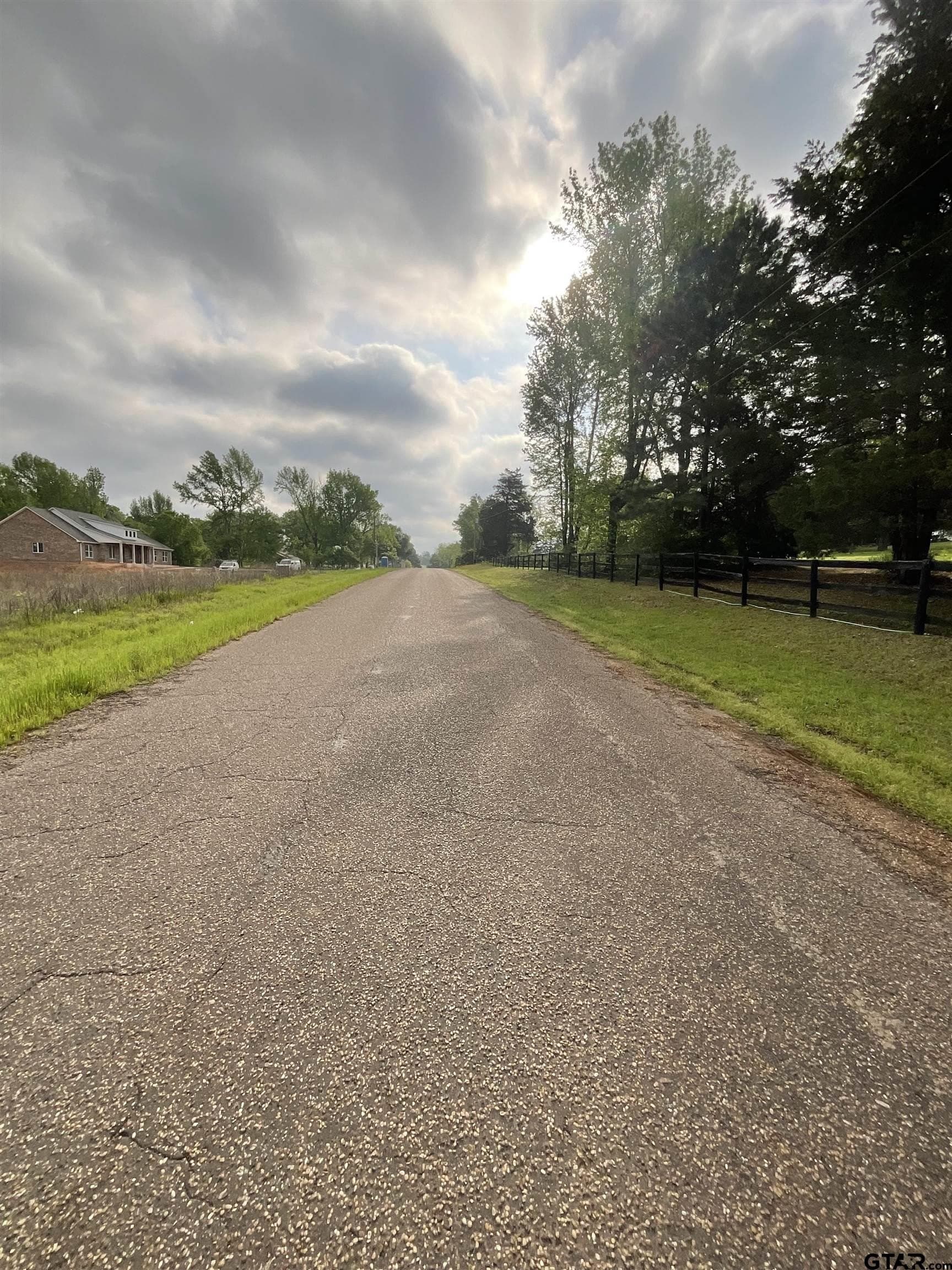 0.89 acres in Smith County gallery image 3