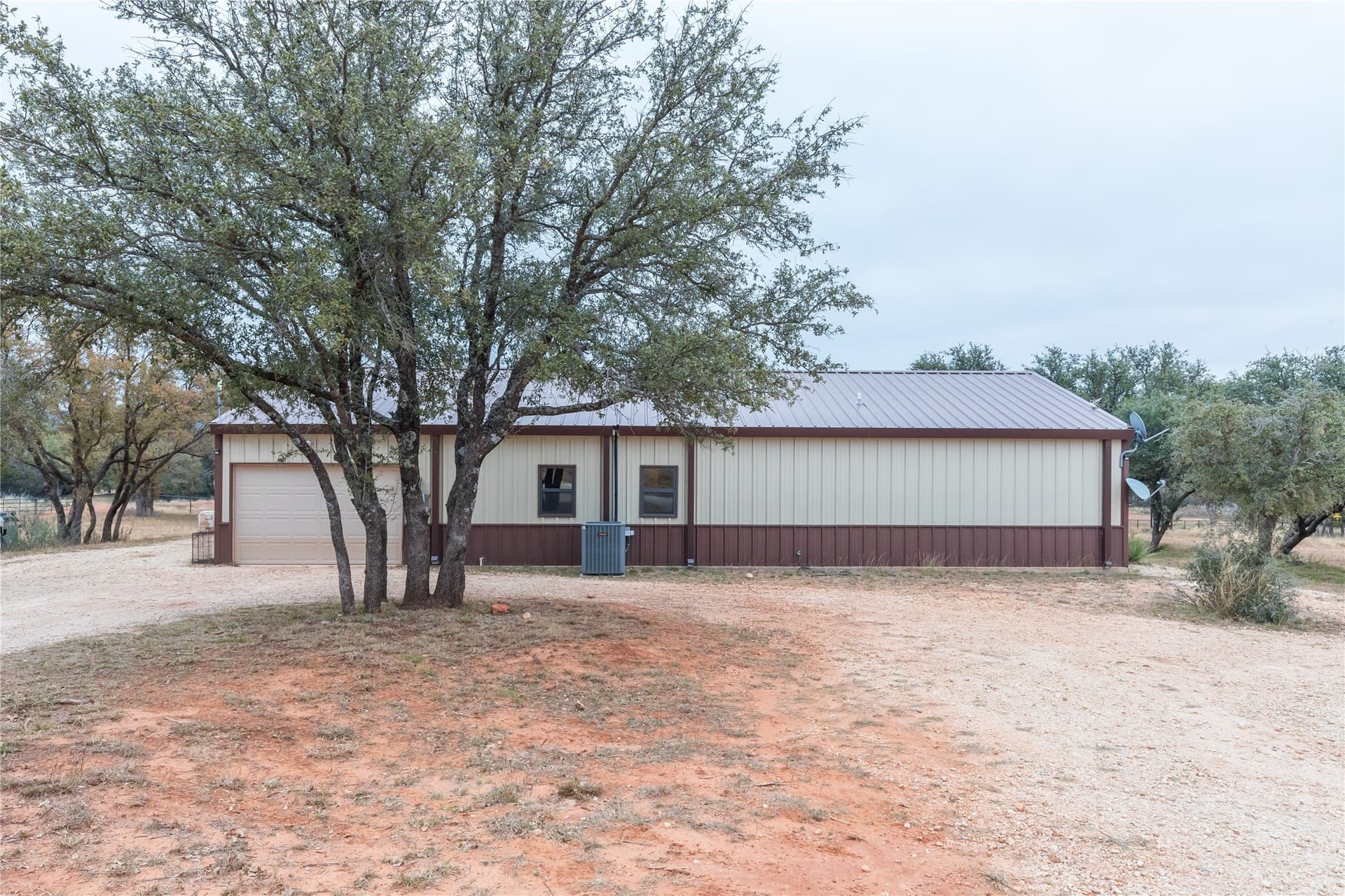 1,137 acres in Nolan County - photo 37