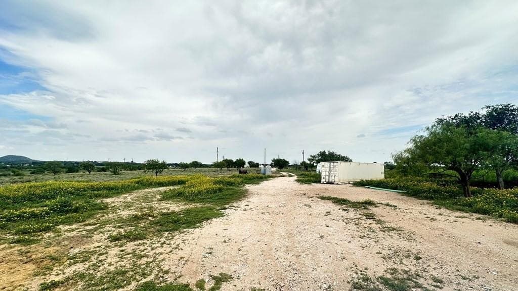 10 acres in Tom Green County - photo 5