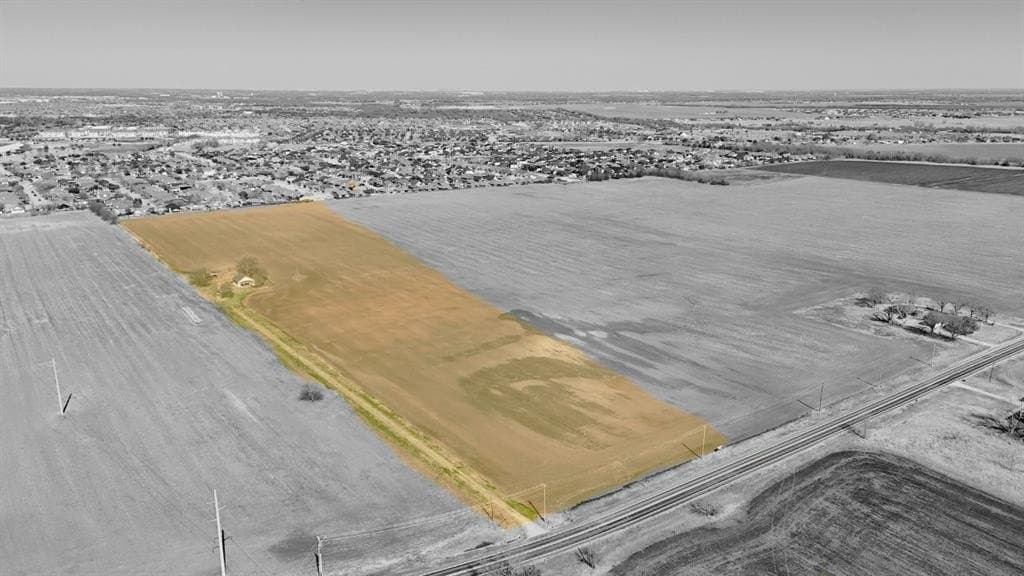 25.31 acres in Ellis County