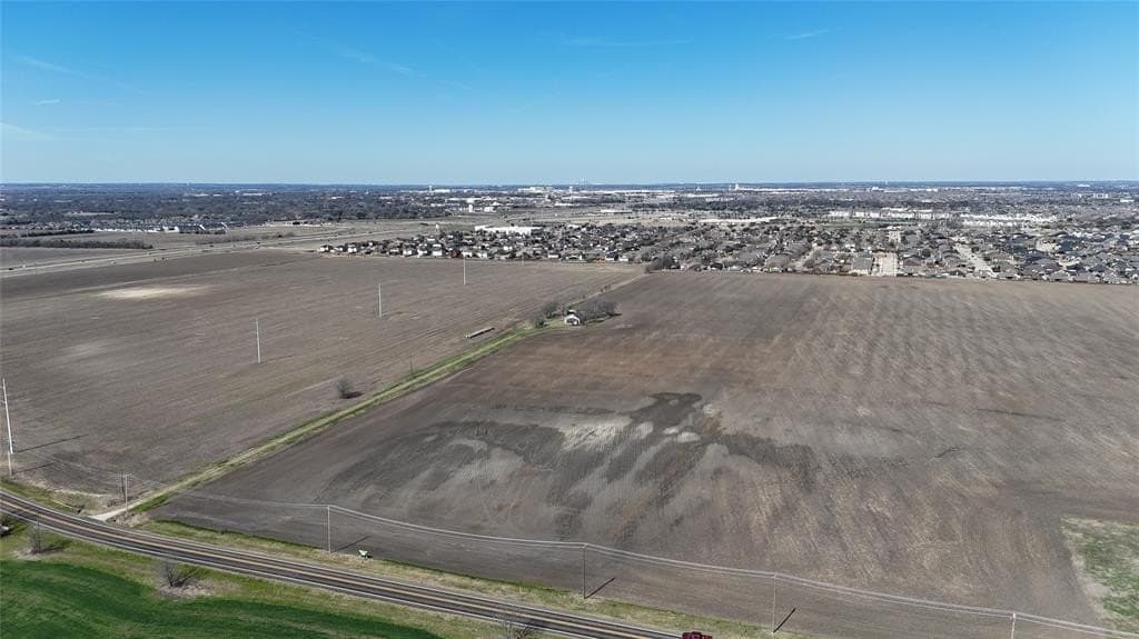25.31 acres in Ellis County
