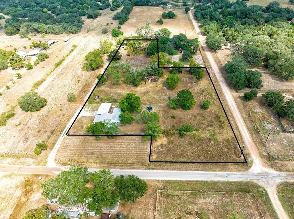 3.27 acres in Lavaca County gallery image 2
