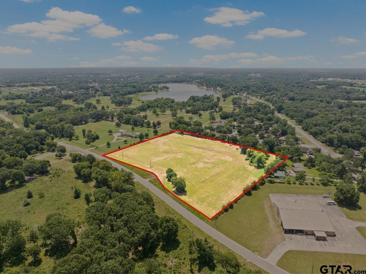 9.83 acres in Titus County