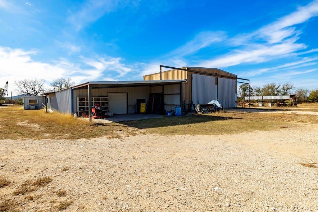 21.6 acres in Kerr County - photo 25