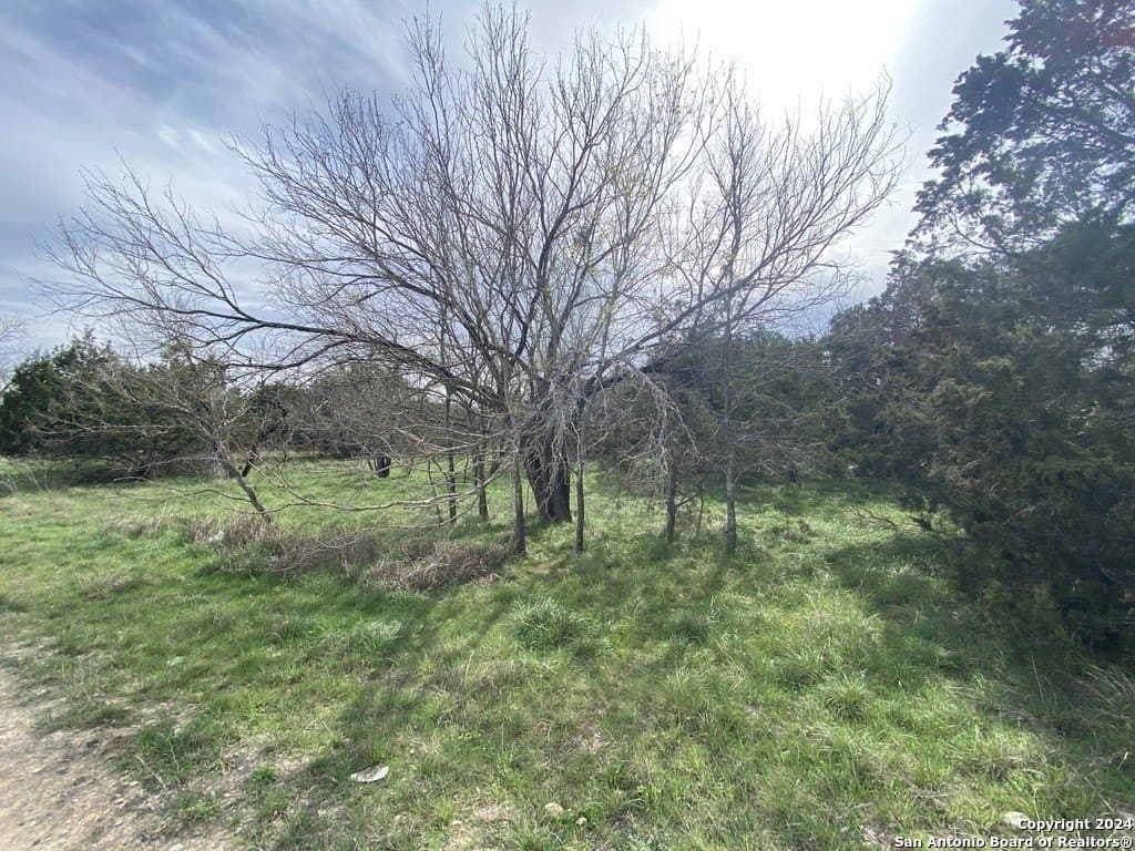0.09 acres in Bandera County - photo 2