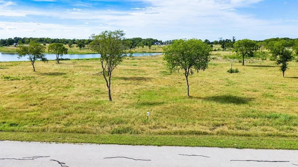 1.86 acres in Navarro County