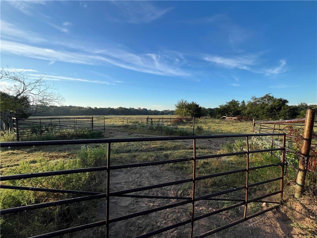 200.26 acres in Freestone County - photo 36
