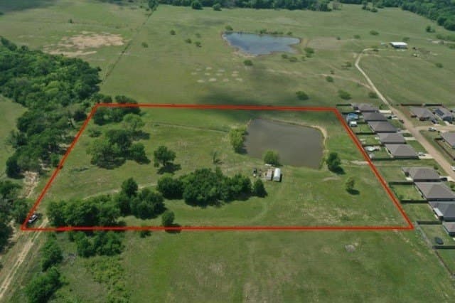 8.22 acres in Henderson County