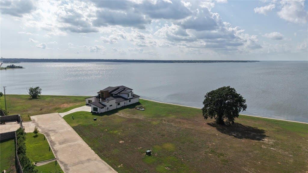 0.28 acres in Henderson County - photo 9