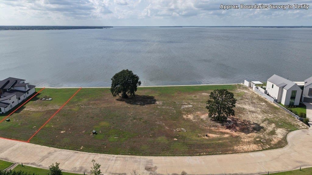 0.28 acres in Henderson County - photo 6