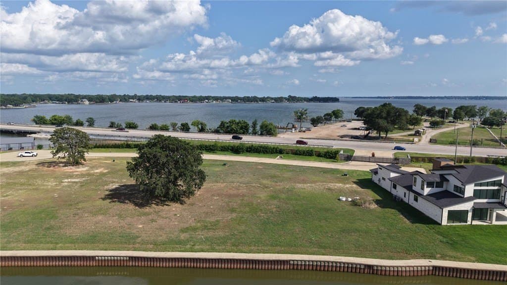 0.28 acres in Henderson County - photo 10