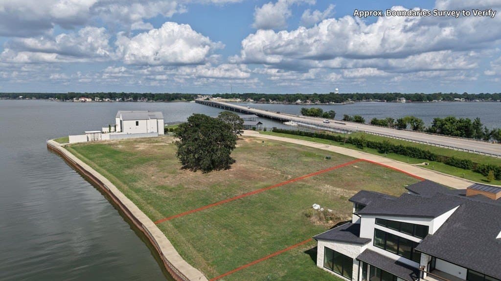 0.28 acres in Henderson County - photo 7