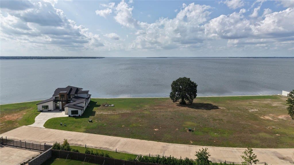 0.28 acres in Henderson County - photo 8