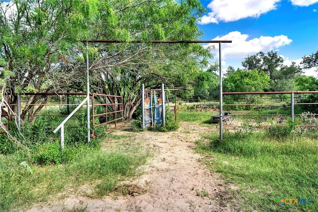 106.91 acres in Atascosa County - photo 18