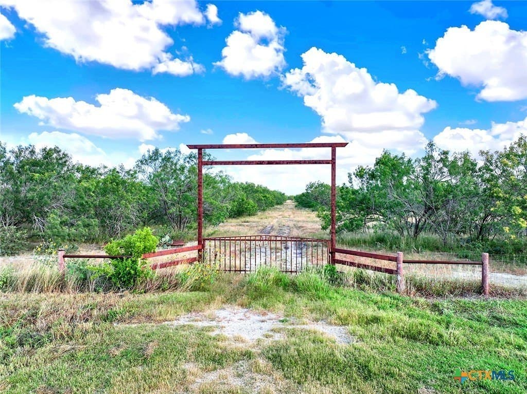 106.91 acres in Atascosa County - photo 2