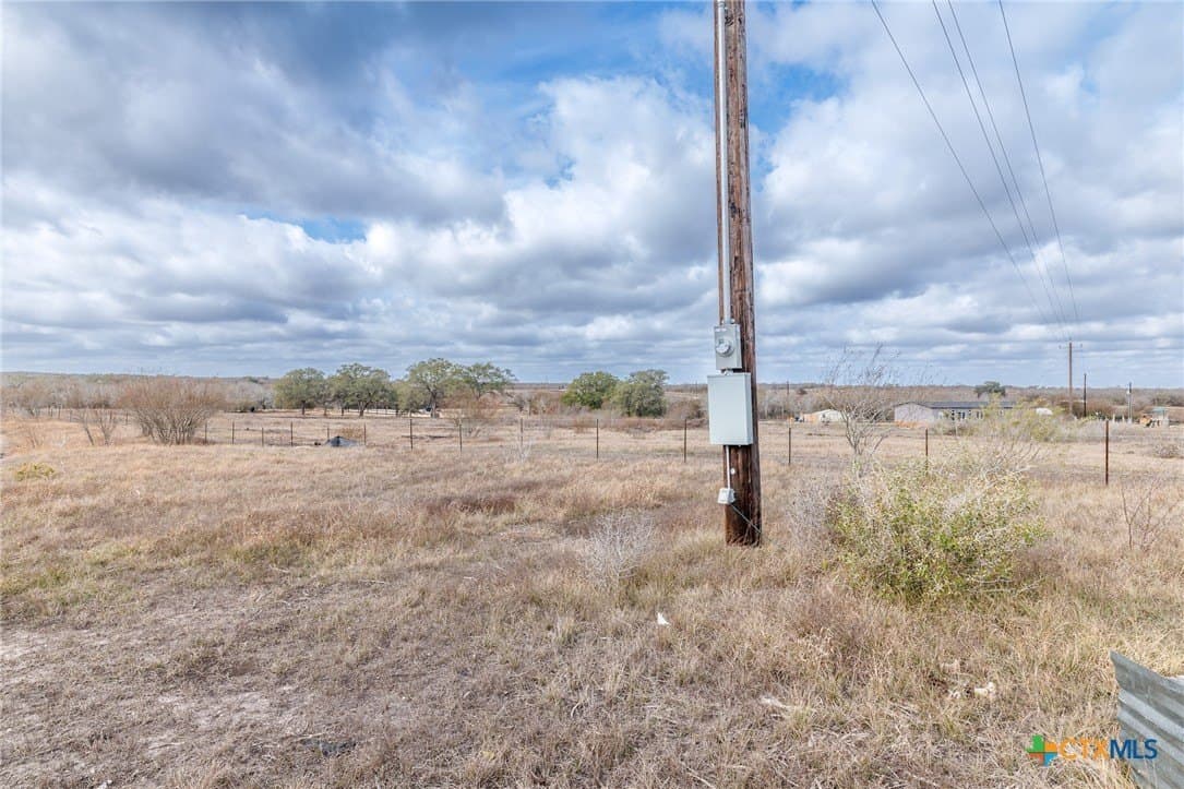12.33 acres in Gonzales County gallery image 4