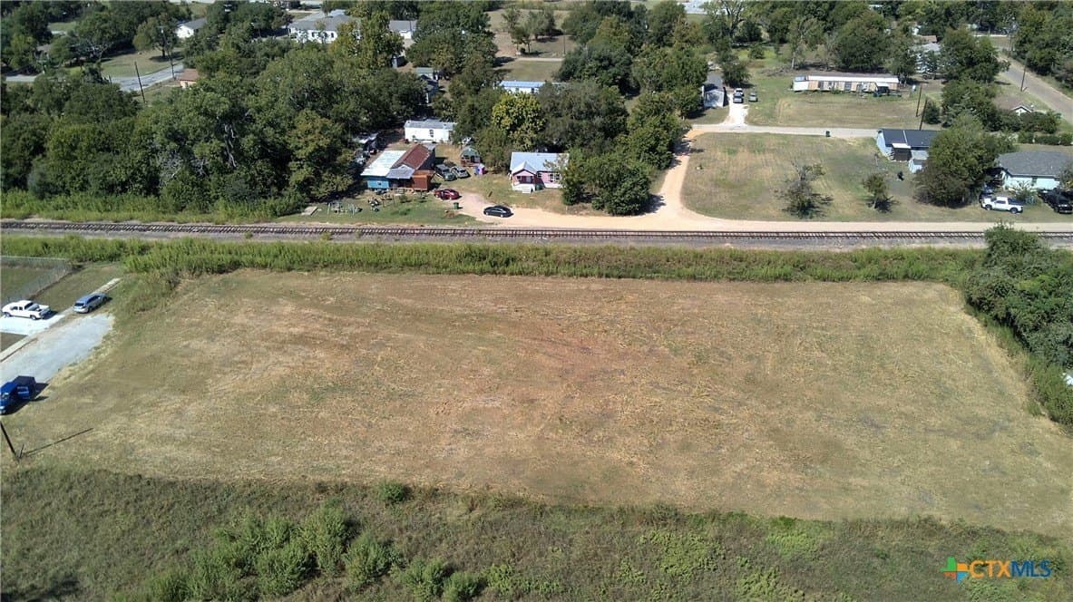 1.1 acres in Milam County gallery image 2