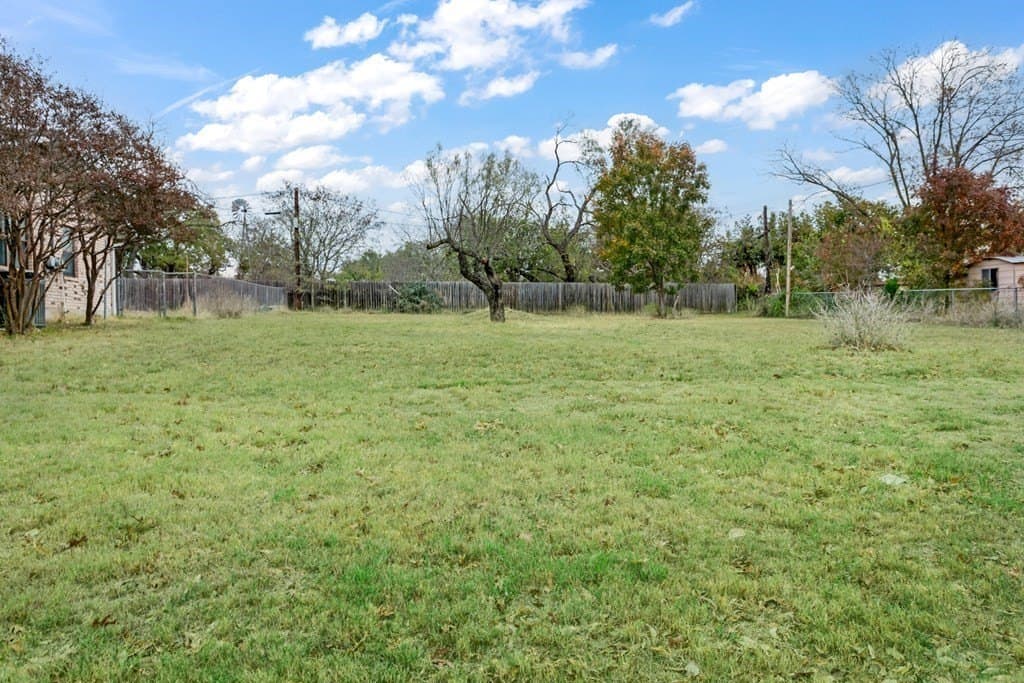 0.25 acres in Gillespie County - photo 2