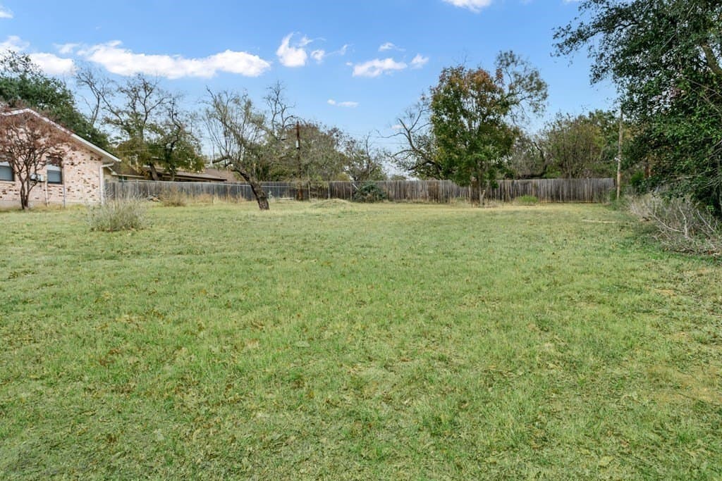 0.25 acres in Gillespie County - photo 3
