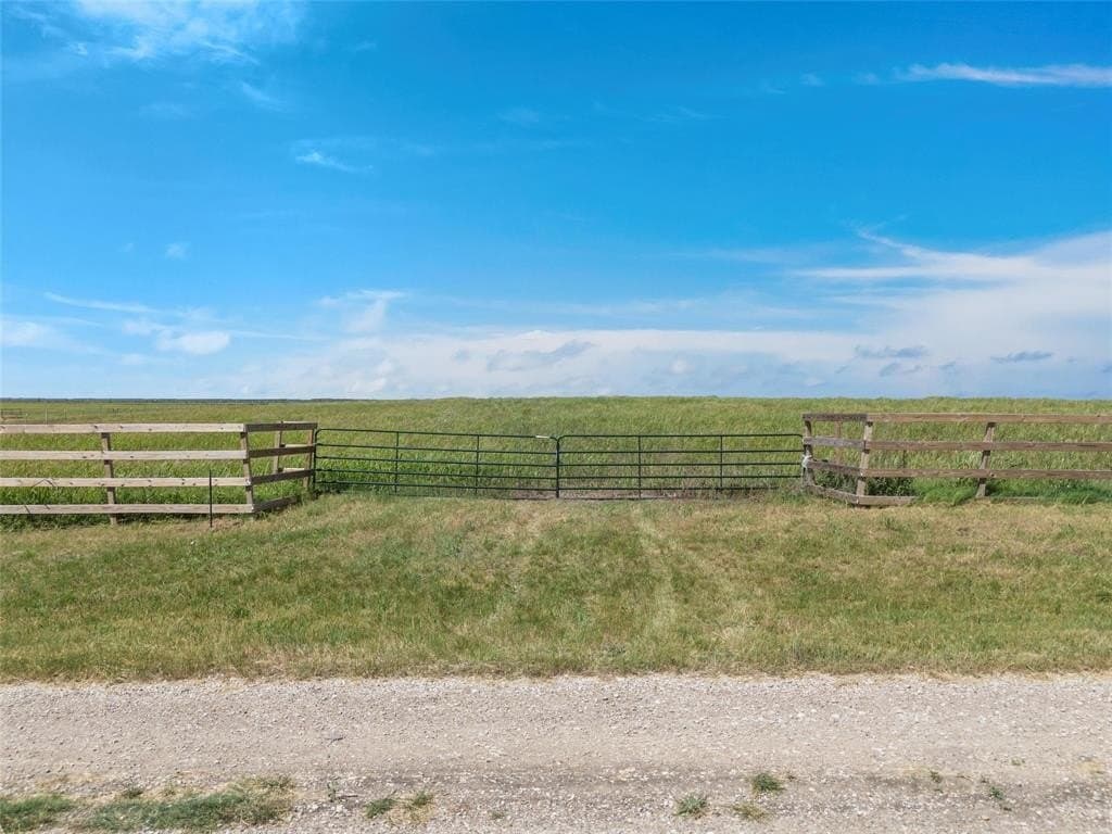 10.75 acres in Hill County