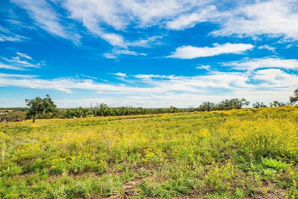 5.01 acres in Gillespie County