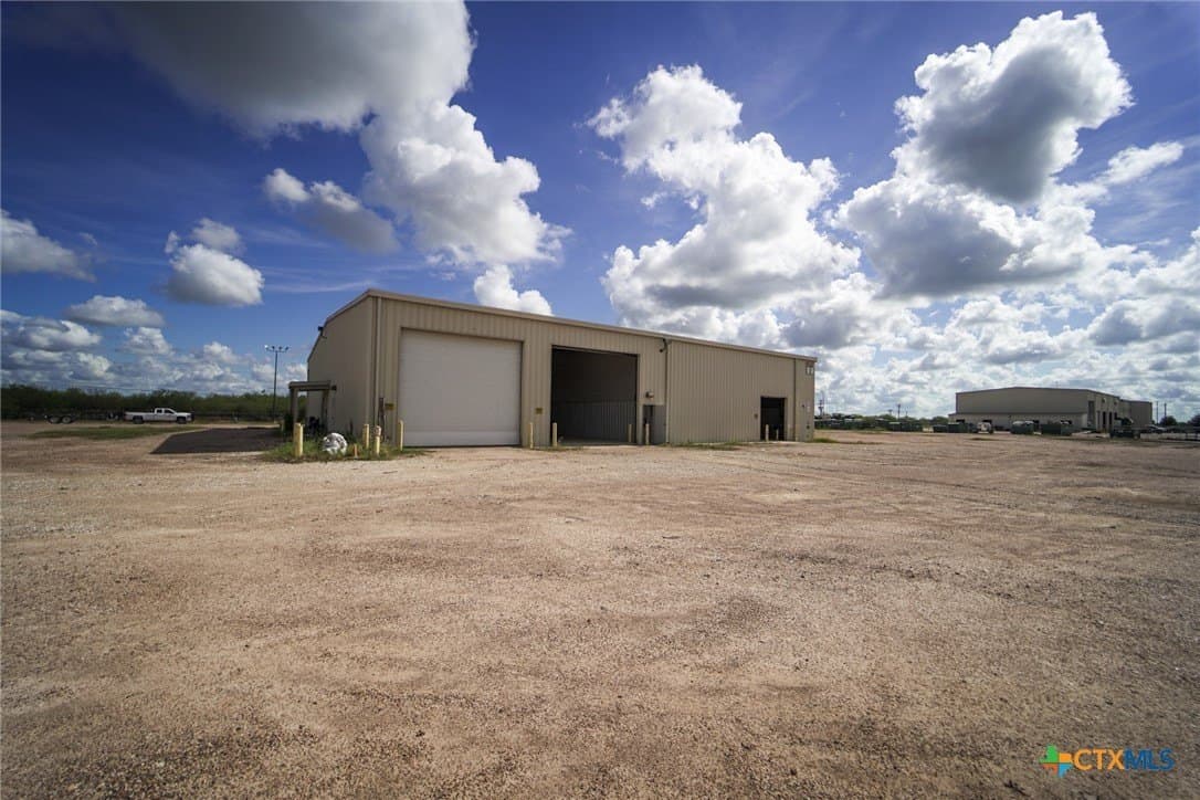 13.97 acres in Victoria County gallery image 3