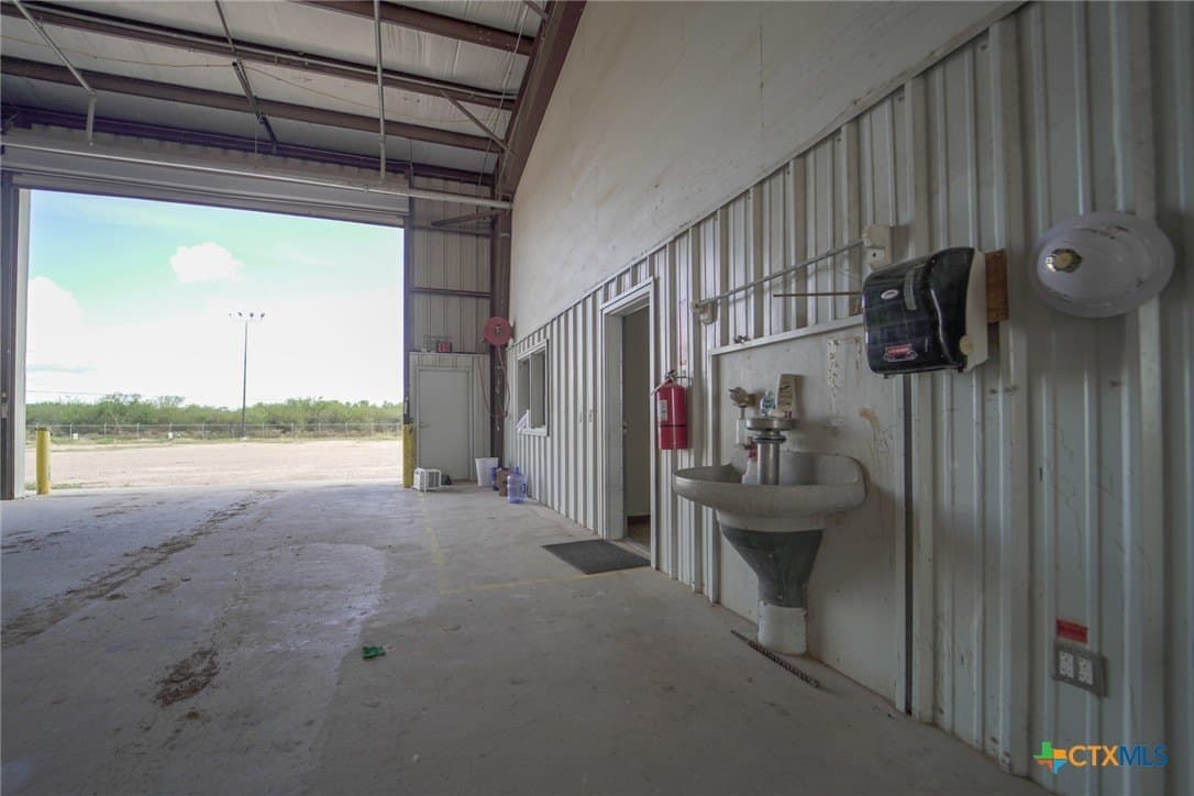 13.97 acres in Victoria County - photo 8