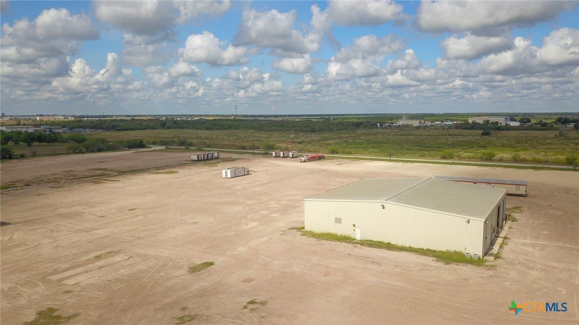 13.97 acres in Victoria County gallery image 4