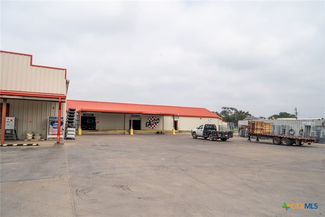 10 acres in Goliad County - photo 4