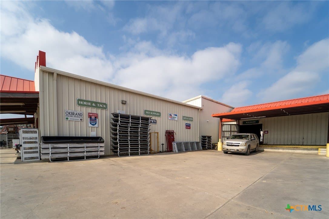 10 acres in Goliad County - photo 3