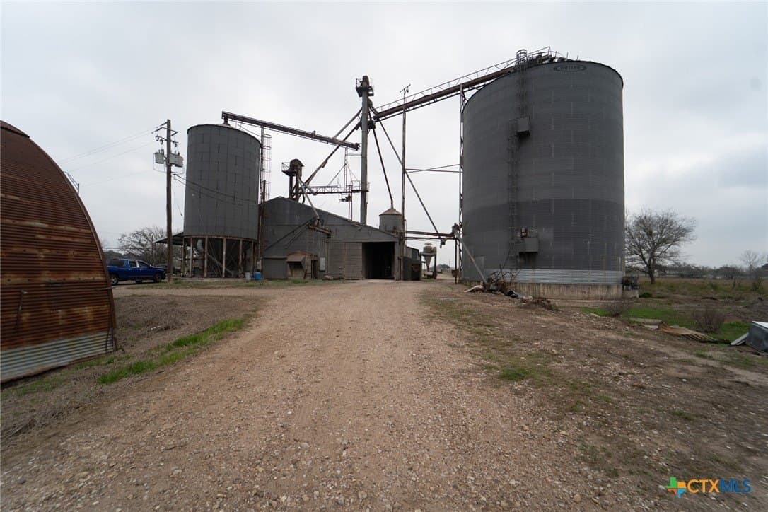10 acres in Goliad County - photo 27