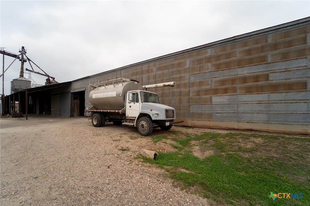 10 acres in Goliad County - photo 35