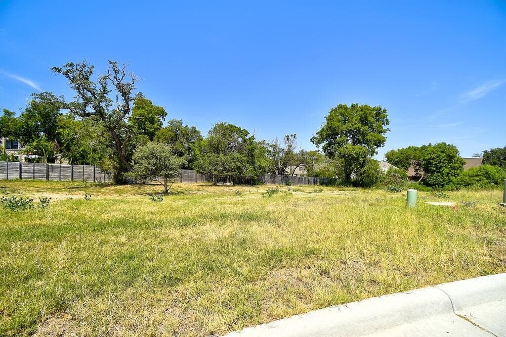 0.19 acres in Kerr County - photo 2