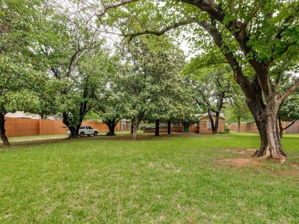 0.91 acres in Tarrant County gallery image 2