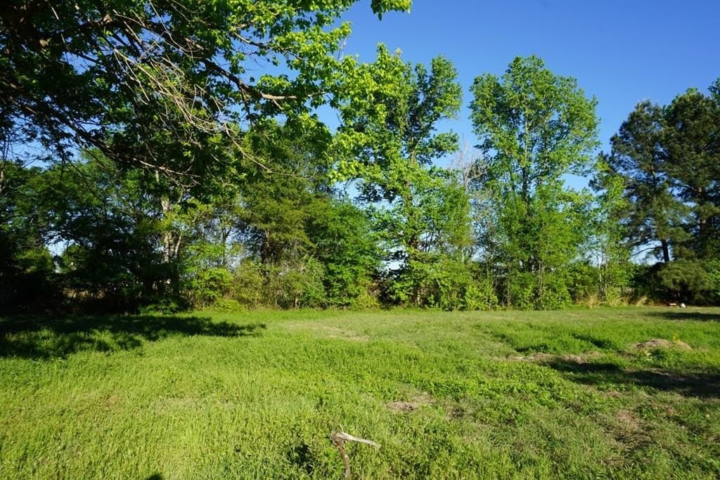 6 acres in HENDERSON County